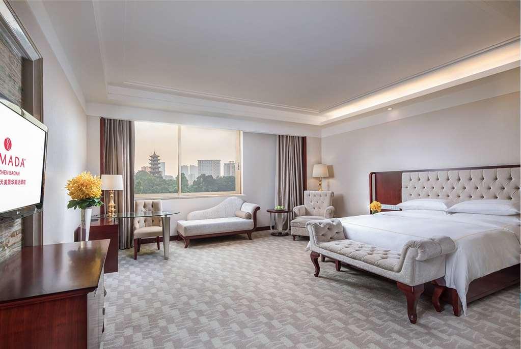 Hotel Ramada Shenzhen Baoan Pokoj fotografie
